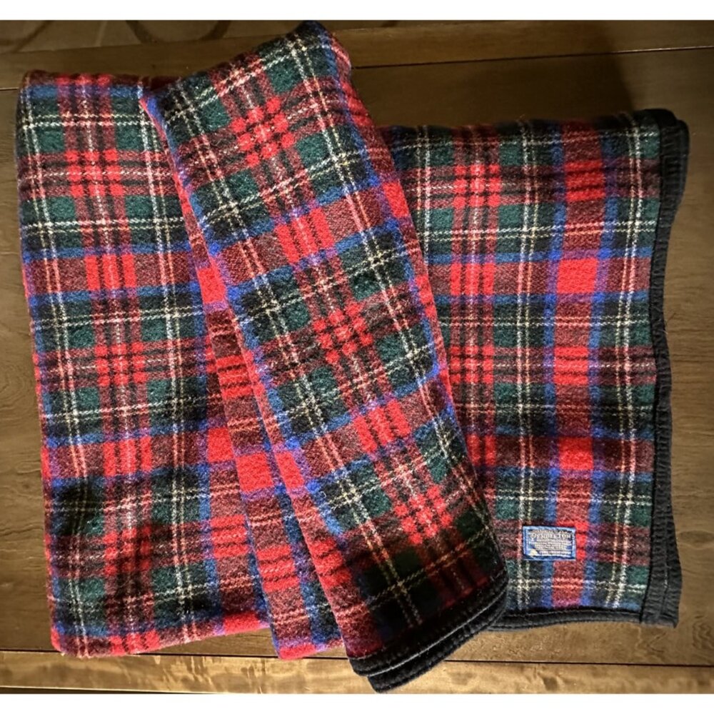 Vintage Pendleton 100% Virgin Wool red blue plaid blanket felt bound edges 86x98